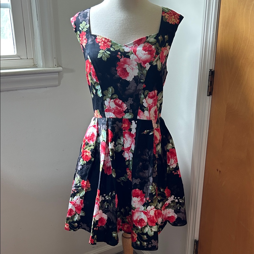 NWT Stella Morgan Floral Black Midi Dress